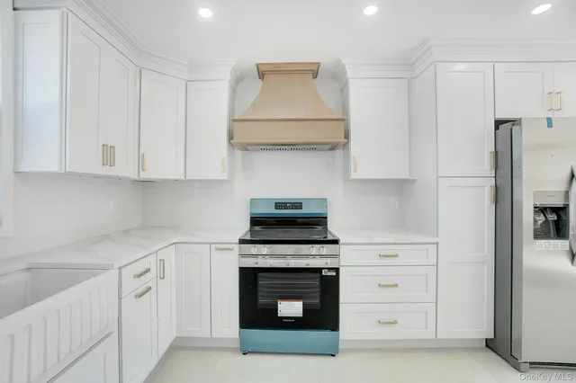 $879,900 | 23 Chase Lane, Levittown, NY 11756