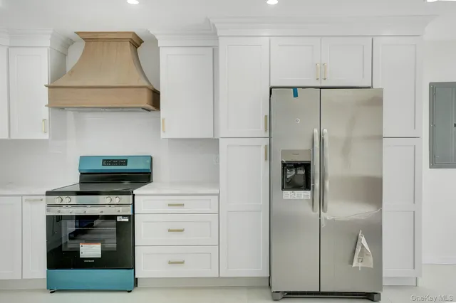 $879,900 | 23 Chase Lane, Levittown, NY 11756