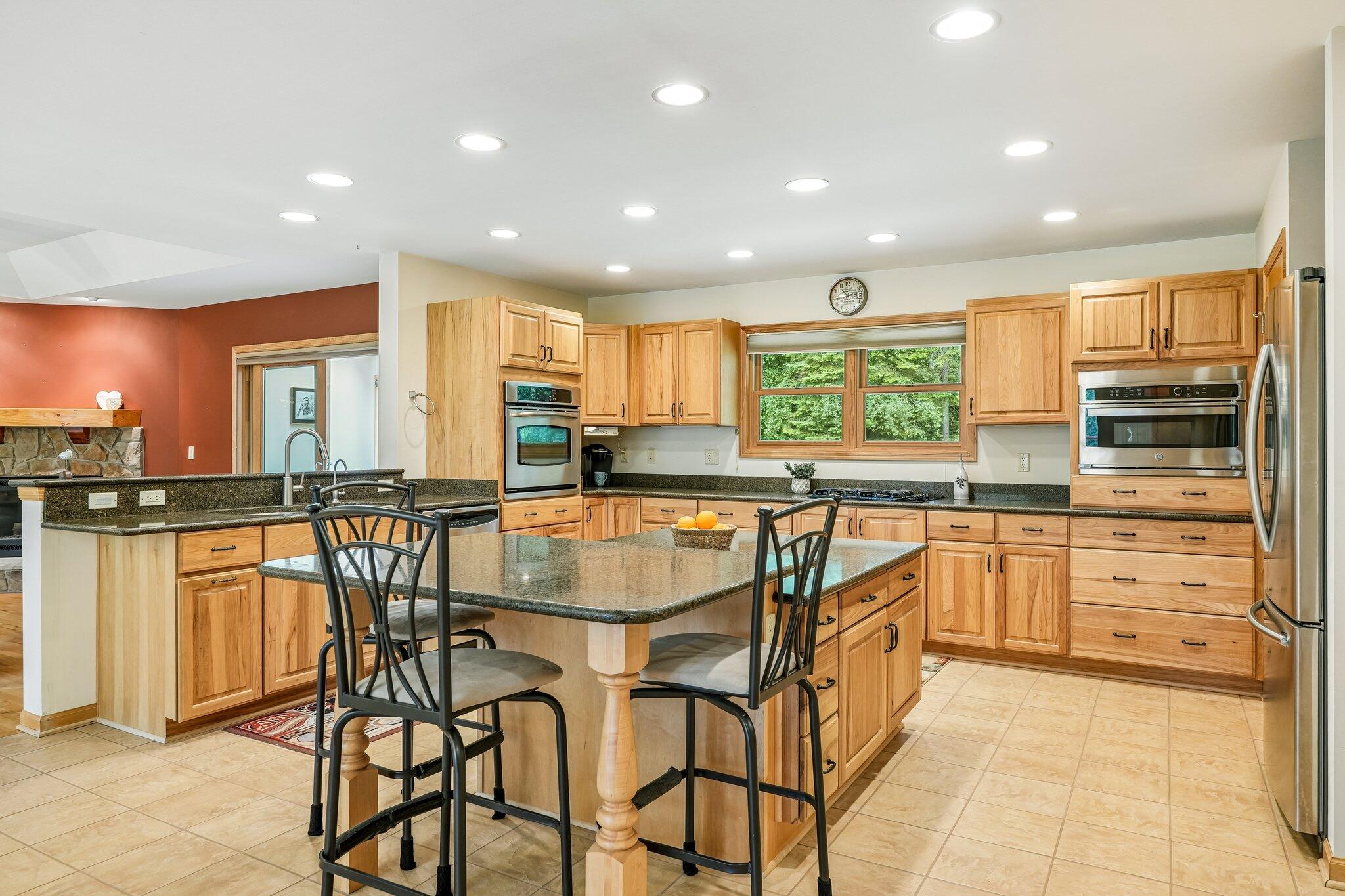 8040 West S County Line Road Franklin, WI 53132 - Photo 4 of 49 Kitchen