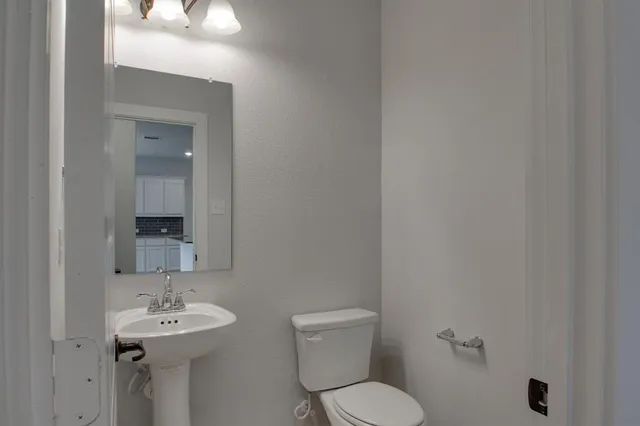 a view of a house with backyard and porch