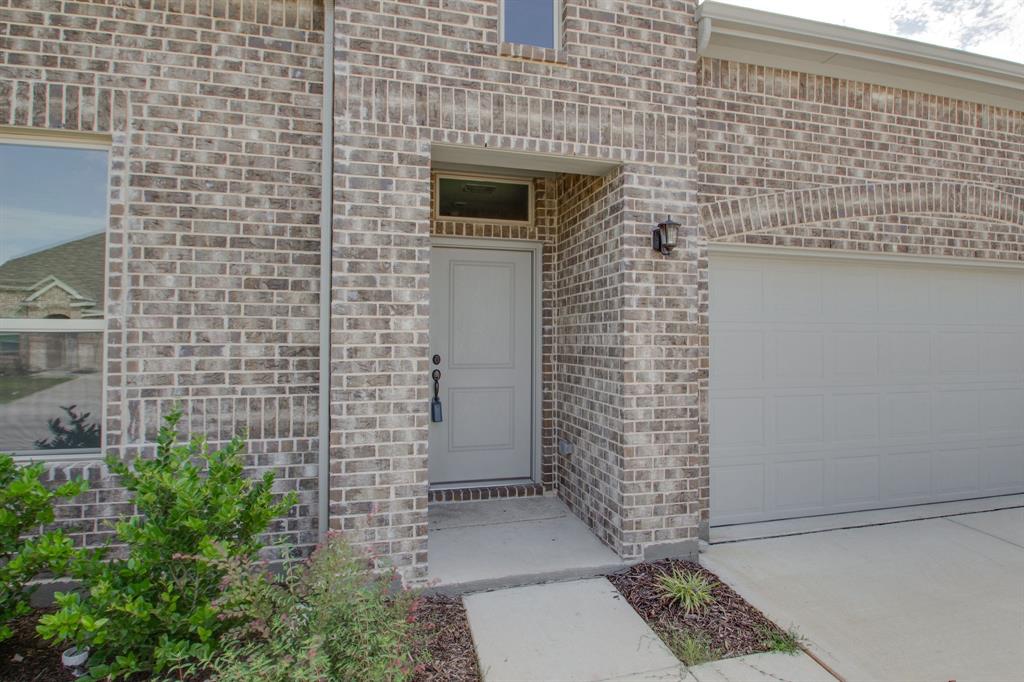 7612 Spring Drive Watauga, TX 76148 - Photo 5 of 40 a bathroom with a shower