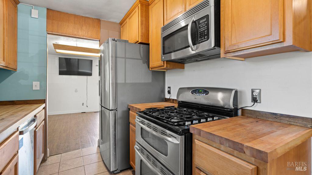 40 El Rancho Drive Cloverdale, CA 95425 - Photo 15 of 44 a kitchen with stainless steel appliances granite countertop a stove and a microwave