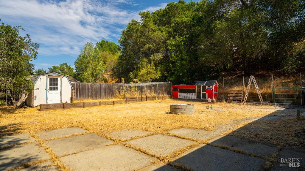 40 El Rancho Drive Cloverdale, CA 95425 - Photo 3 of 44 a backyard of a house with yard and outdoor seating