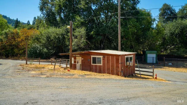 a view of a house with backyard and trees