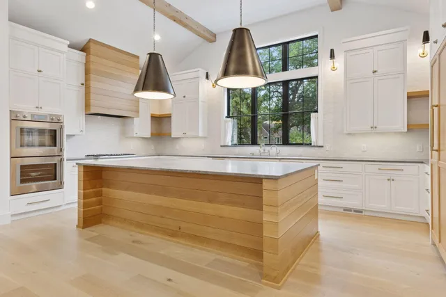 $2,400,000 | 6101 Blake Circle, Edina, MN 55436