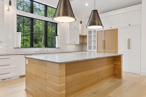 $2,400,000 | 6101 Blake Circle, Edina, MN 55436