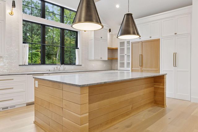 $2,400,000 | 6101 Blake Circle, Edina, MN 55436