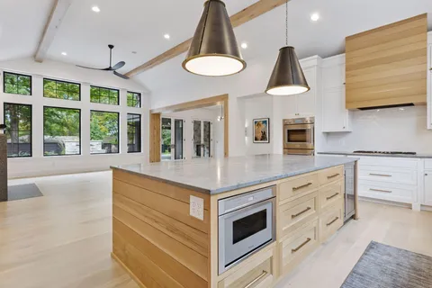 $2,400,000 | 6101 Blake Circle, Edina, MN 55436