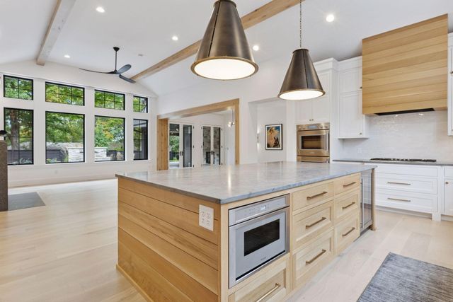 $2,400,000 | 6101 Blake Circle, Edina, MN 55436