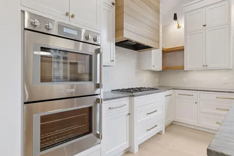 $2,400,000 | 6101 Blake Circle, Edina, MN 55436