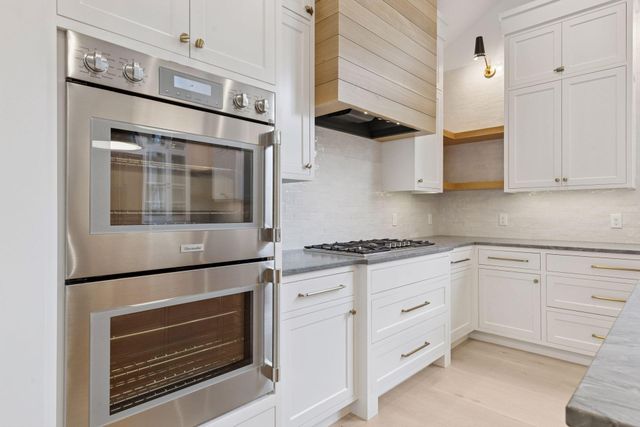 $2,400,000 | 6101 Blake Circle, Edina, MN 55436