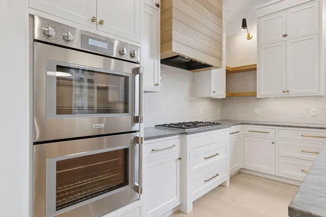 $2,400,000 | 6101 Blake Circle, Edina, MN 55436