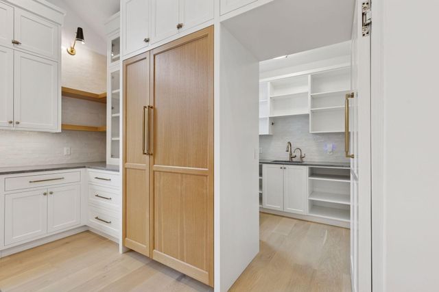 $2,400,000 | 6101 Blake Circle, Edina, MN 55436