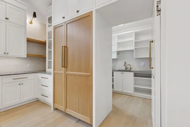 $2,400,000 | 6101 Blake Circle, Edina, MN 55436