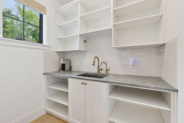 $2,400,000 | 6101 Blake Circle, Edina, MN 55436