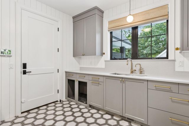 $2,400,000 | 6101 Blake Circle, Edina, MN 55436