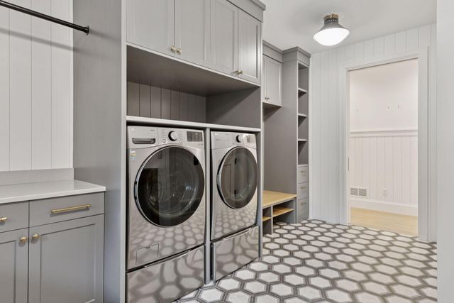 $2,400,000 | 6101 Blake Circle, Edina, MN 55436