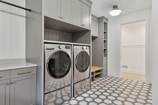 $2,400,000 | 6101 Blake Circle, Edina, MN 55436