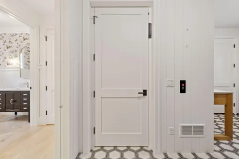 $2,400,000 | 6101 Blake Circle, Edina, MN 55436