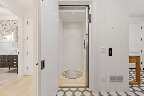 $2,400,000 | 6101 Blake Circle, Edina, MN 55436