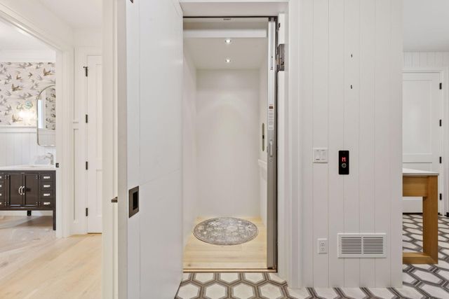 $2,400,000 | 6101 Blake Circle, Edina, MN 55436