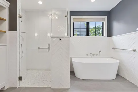 $2,400,000 | 6101 Blake Circle, Edina, MN 55436