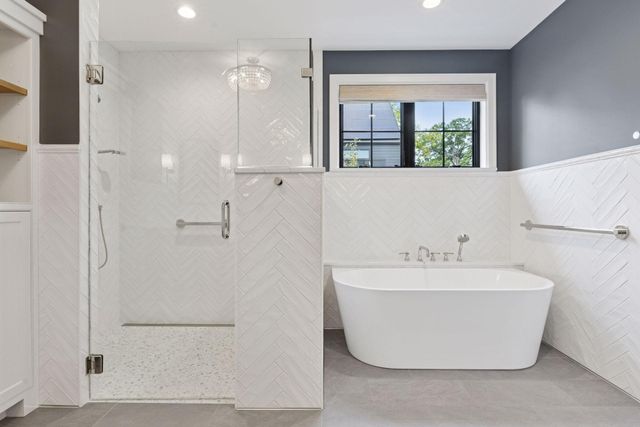 $2,400,000 | 6101 Blake Circle, Edina, MN 55436