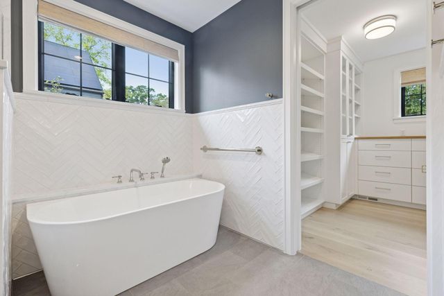 $2,400,000 | 6101 Blake Circle, Edina, MN 55436