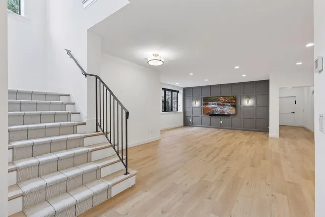 $2,400,000 | 6101 Blake Circle, Edina, MN 55436