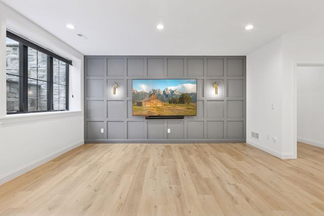 $2,400,000 | 6101 Blake Circle, Edina, MN 55436