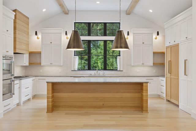 $2,400,000 | 6101 Blake Circle, Edina, MN 55436