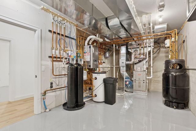 $2,400,000 | 6101 Blake Circle, Edina, MN 55436