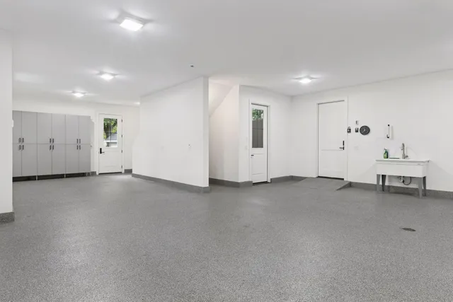 $2,400,000 | 6101 Blake Circle, Edina, MN 55436