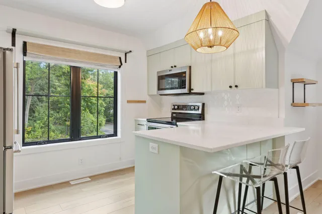 $2,400,000 | 6101 Blake Circle, Edina, MN 55436