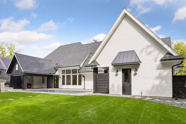 $2,400,000 | 6101 Blake Circle, Edina, MN 55436