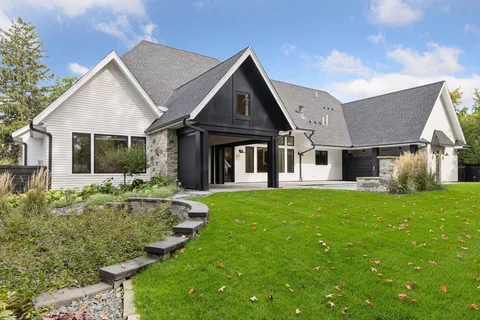 $2,400,000 | 6101 Blake Circle, Edina, MN 55436
