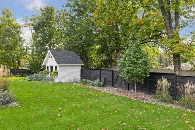 $2,400,000 | 6101 Blake Circle, Edina, MN 55436