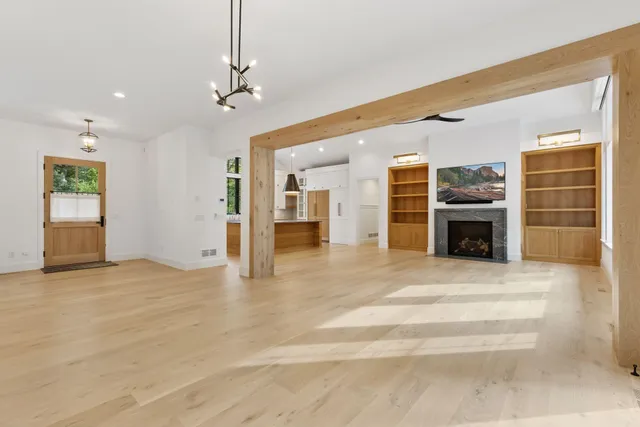 $2,400,000 | 6101 Blake Circle, Edina, MN 55436