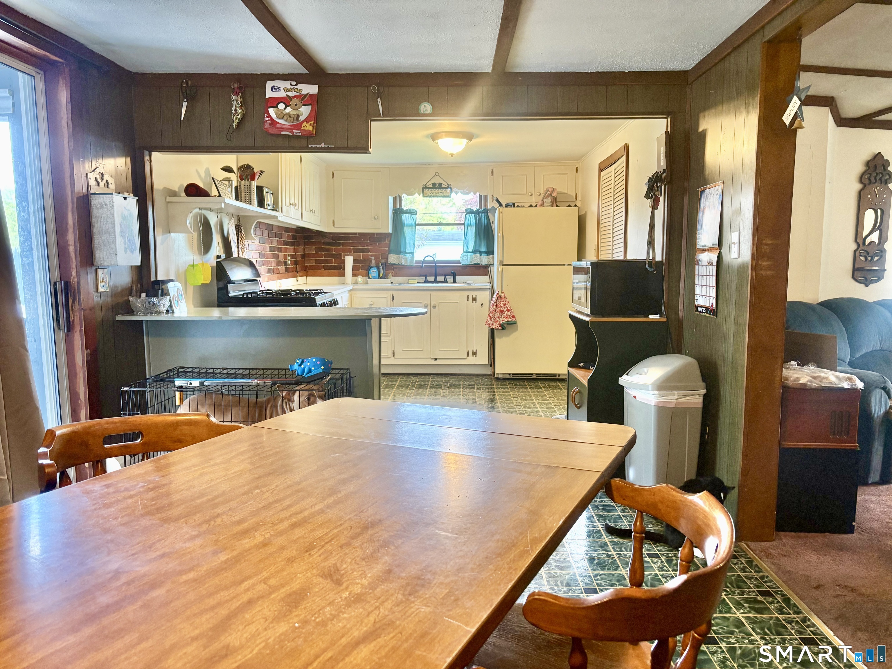 21 Friendship Street Norwich, CT 06360 - Photo 7 of 17 a room with furniture and a table