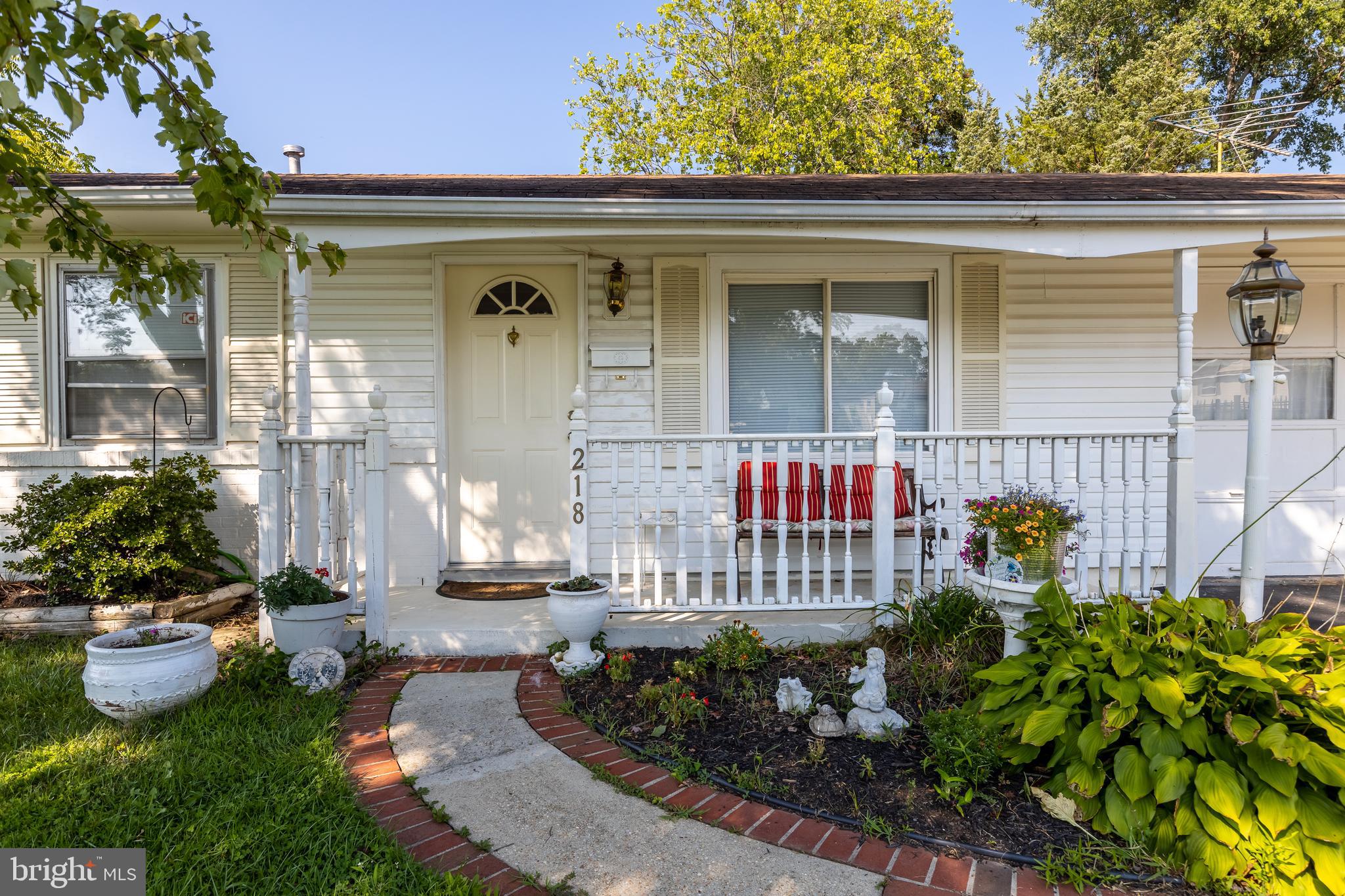 218 West Beech Road Sterling, VA 20164 - Photo 3 of 22 Gallery Image 3