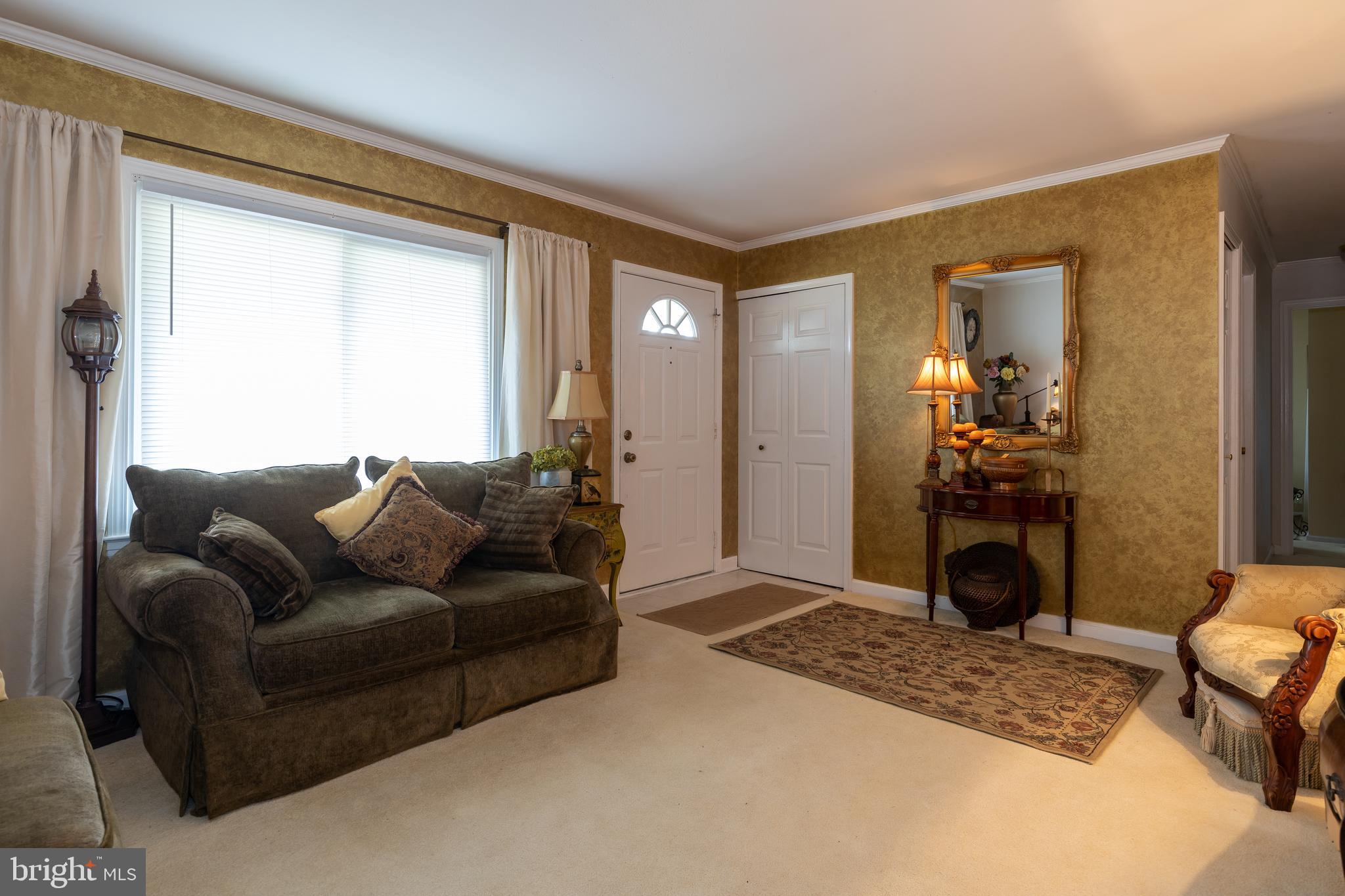 218 West Beech Road Sterling, VA 20164 - Photo 5 of 22 Gallery Image 5