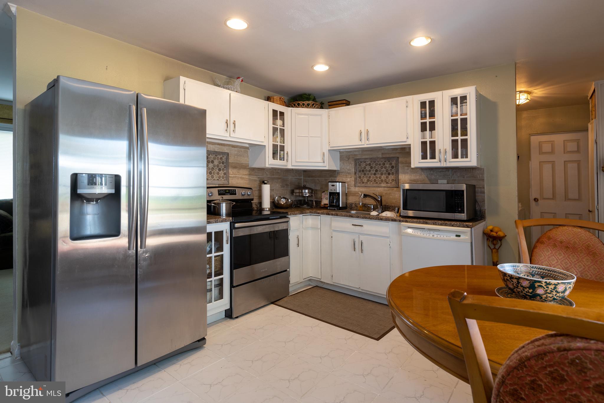 218 West Beech Road Sterling, VA 20164 - Photo 6 of 22 Gallery Image 6