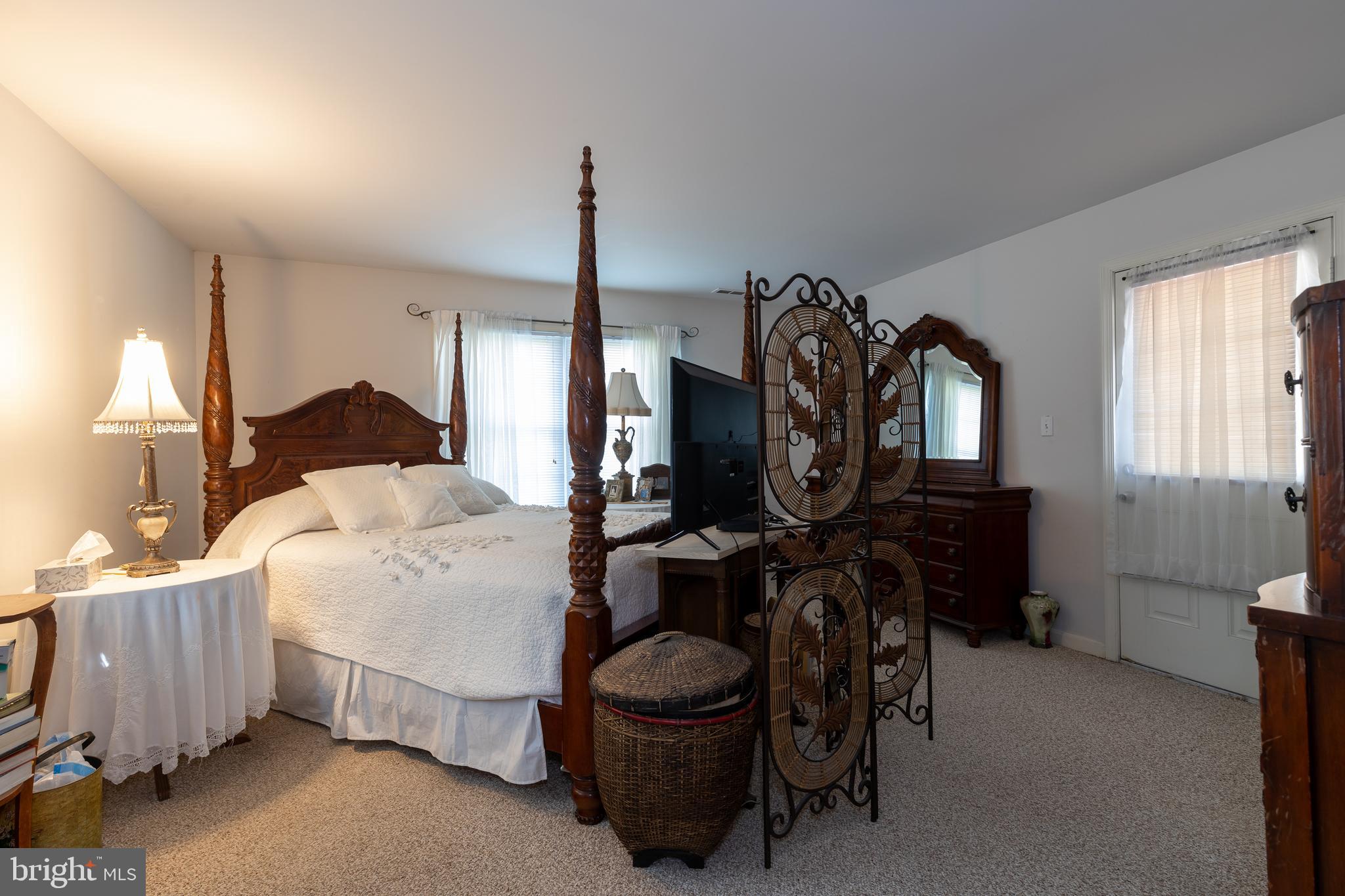 218 West Beech Road Sterling, VA 20164 - Photo 10 of 22 Gallery Image 10