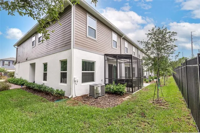 a view of a house with backyard and garden