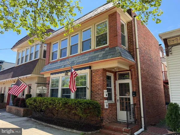 $2,000 | 522 Main Street, Unit B, Riverton, NJ 08077