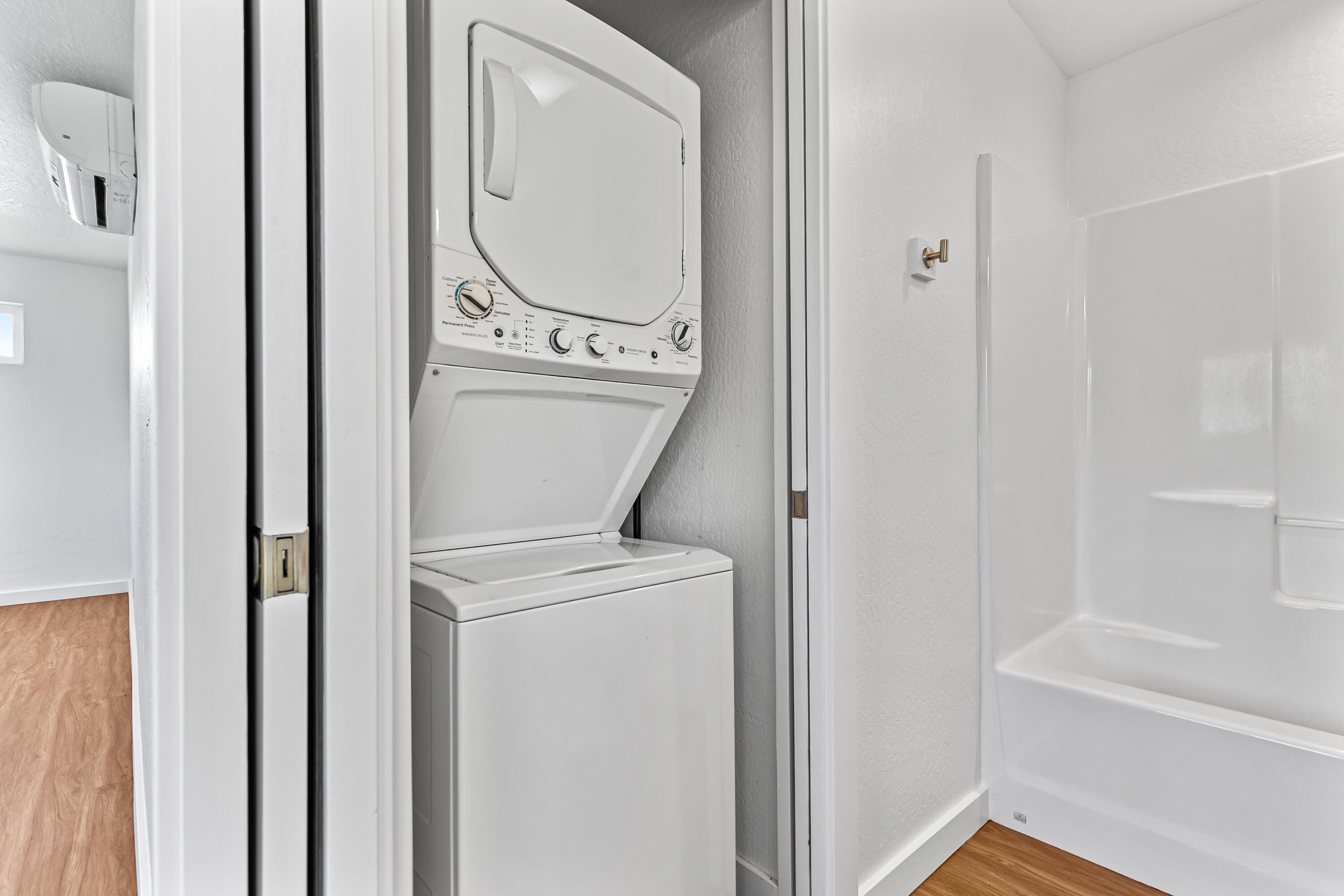 593 Crowson Road Ashland, OR 97520 - Photo 32 of 36 a utility room with dryer and washer