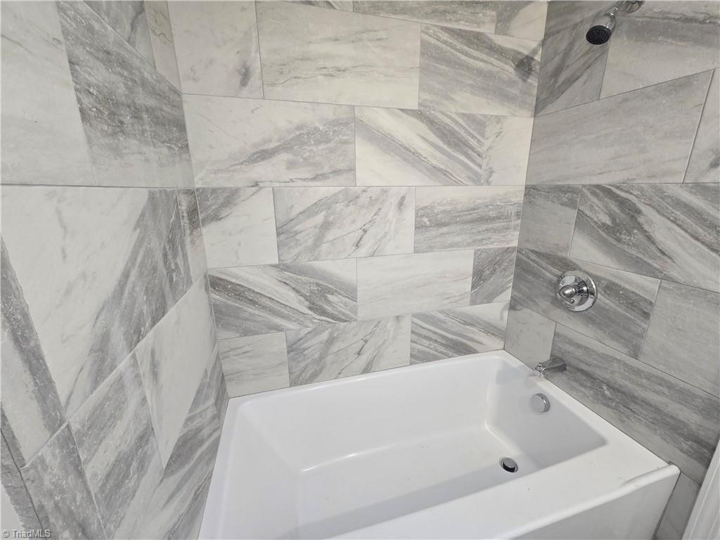 253 Hilton Road Stokesdale, NC 27357 - Photo 10 of 18 Garden Tub