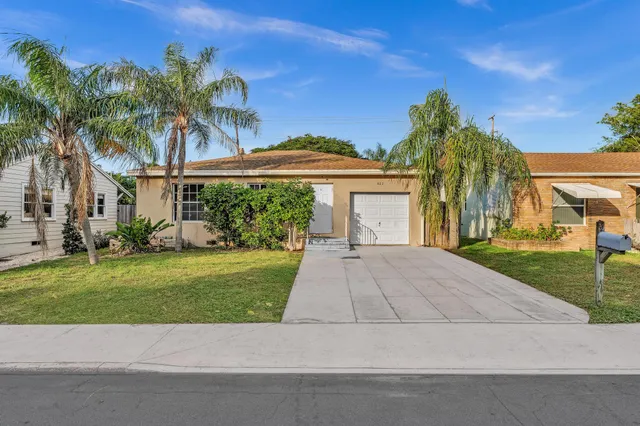 $335,000 | 811 North B Street, Lake Worth Beach, FL 33460