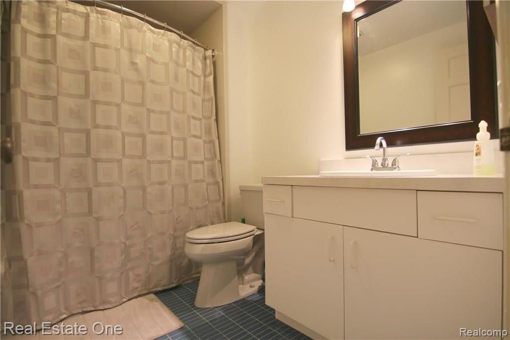 28053 Inkster Road Farmington Hills, MI 48334 - Photo 33 of 46