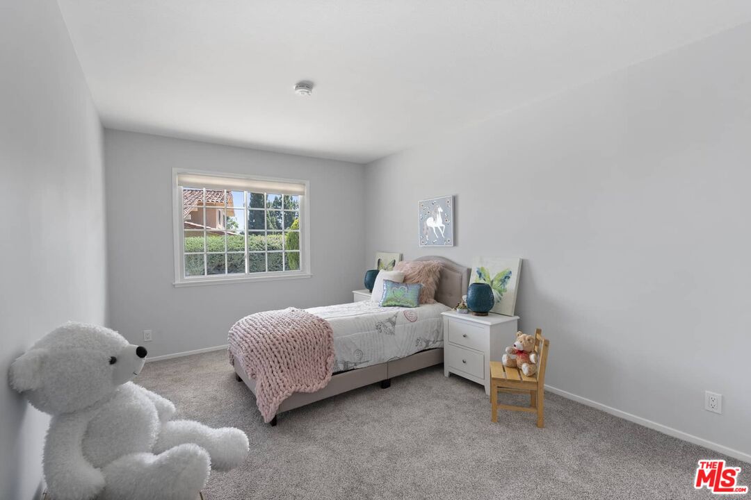 26741 Nokomis Road Rancho Palos Verdes, CA 90275 - Photo 26 of 28 a room with a bed and a window